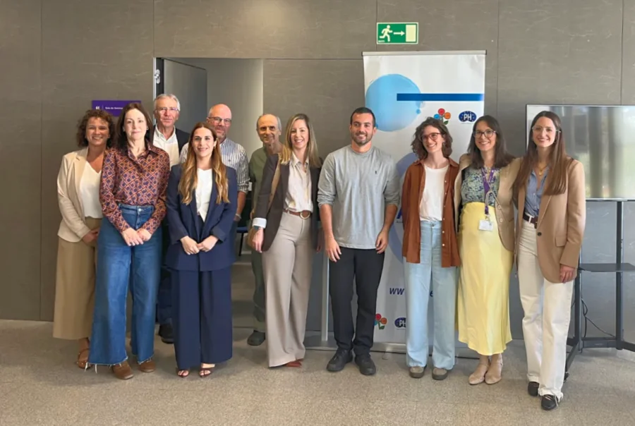 Imagen de grupo de los y las profesionales que participaron en las jornadas de hiperoxaluria primaria